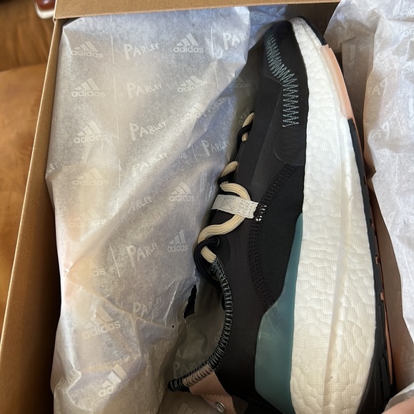 Men’s Adidas Ultra Boosts - Picture 2 of 4